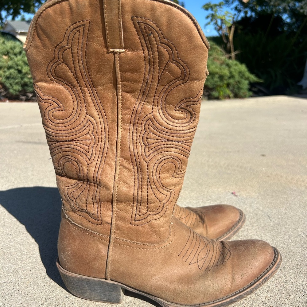 Tan Cowboy Boots Women’s size 8